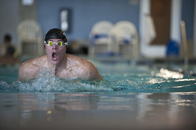 swimming-664770_640